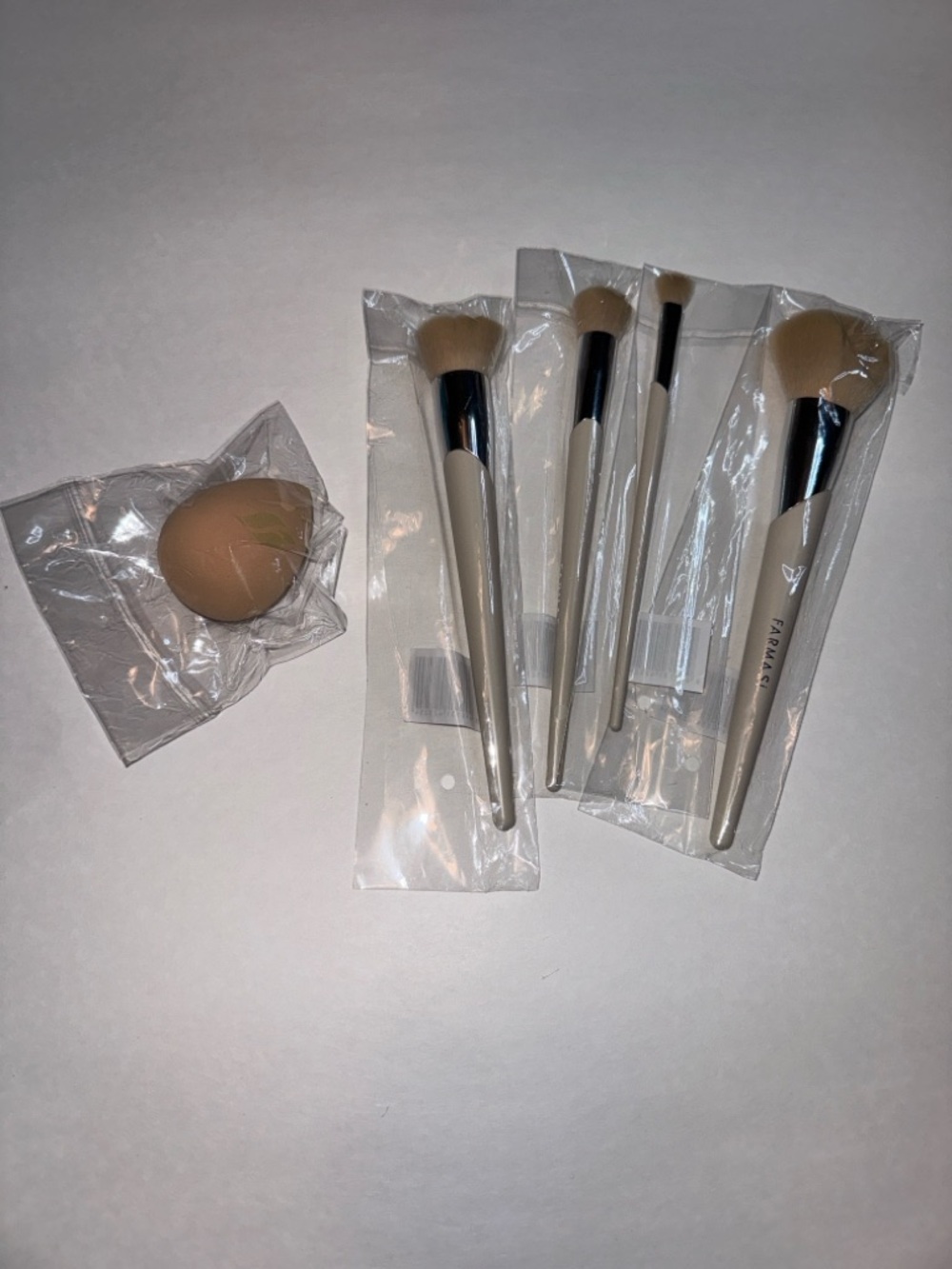 🆕 Farmasi makeup brush set